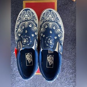Brand new vans bandana skull pattern